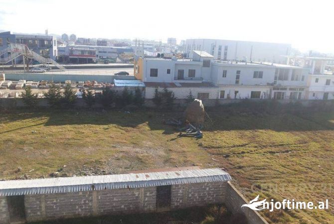 SHESIM TOKE PER BIZNES NE AUTOSTRADEN TIRANE-DURRES!