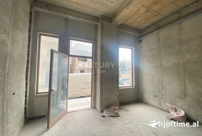 Ambiente Commerciale in Vendita 1+1 a Durazzo - 100,000 Euro