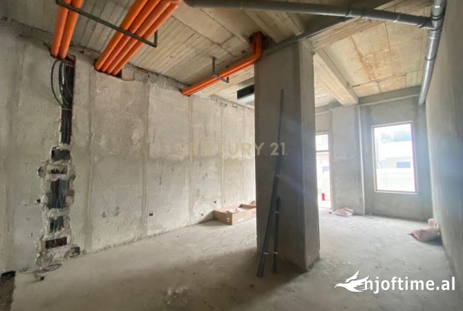 Ambiente Commerciale in Vendita 1+1 a Durazzo - 100,000 Euro