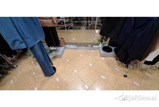 Ambiente Commerciale in Vendita 1+1 a Durazzo - 200,000 Euro