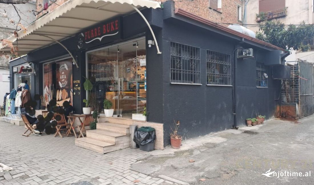 SHITET DYQAN VIJA E PARE NE RRUGEN HYSEN KERTUSHA!!!