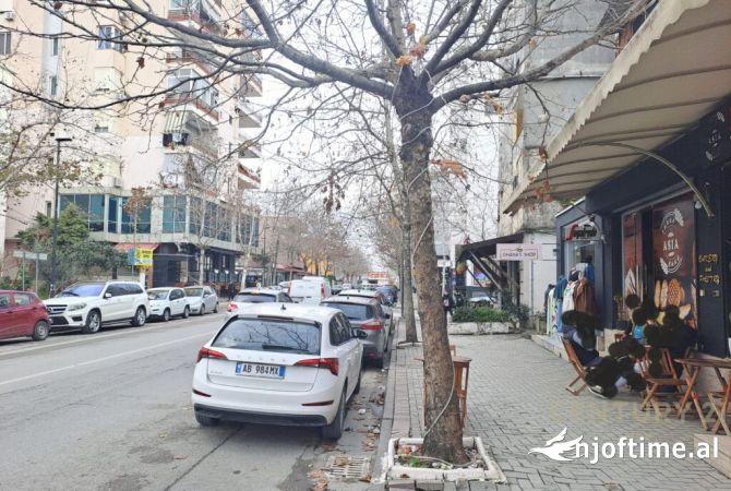 Ambiente Commerciale in Vendita 1+1 a Durazzo - 300,000 Euro