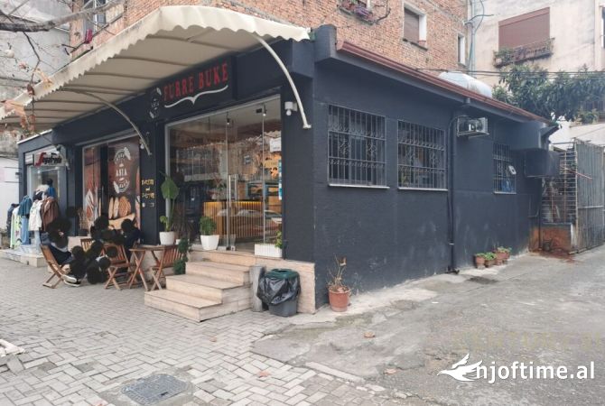 Ambiente Commerciale in Vendita 1+1 a Durazzo - 300,000 Euro