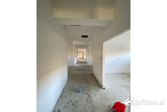 Ambient biznesi ne shitje 4+1 ne Durres - 750,000 Euro