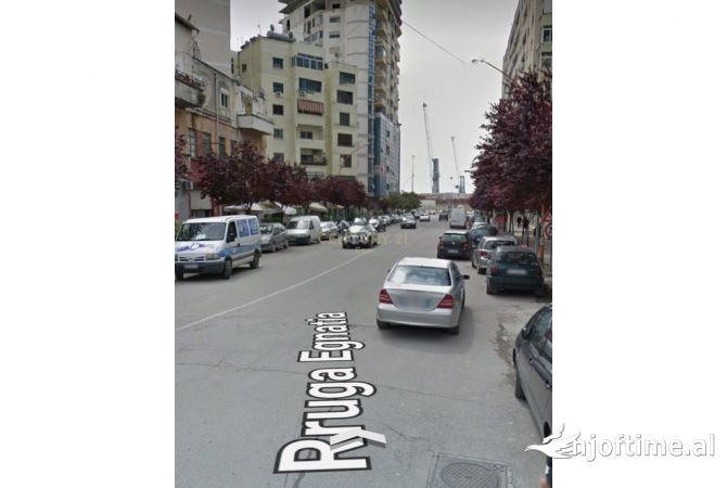 Ambient biznesi ne shitje 2+1 ne Durres - 320,000 Euro