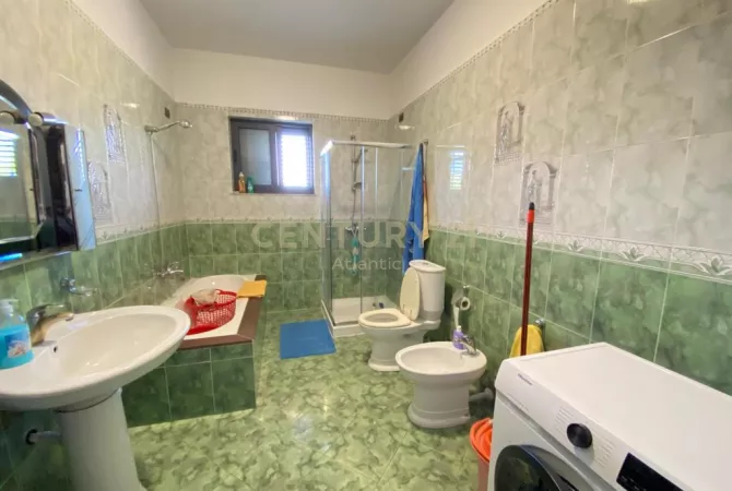 Shtepi ne shitje Shtepi Private ne Durres, 6+1, Mobilimi Pjeserisht e mobiluar, Pagesa 255,000  Euro.