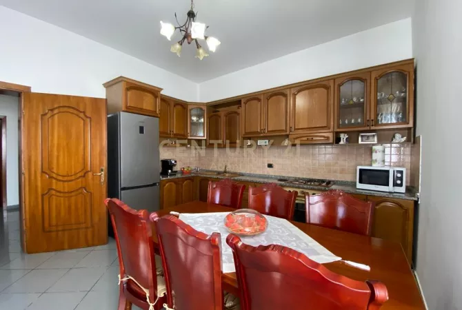 Shtepi ne shitje Shtepi Private ne Durres, 6+1, Mobilimi Pjeserisht e mobiluar, Pagesa 255,000  Euro.