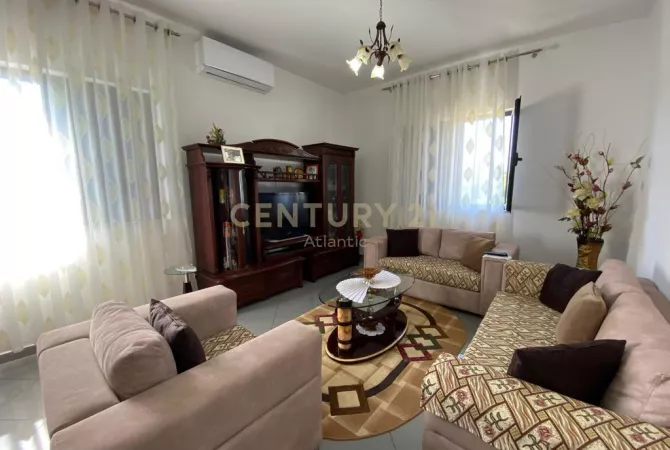 Shtepi ne shitje Shtepi Private ne Durres, 6+1, Mobilimi Pjeserisht e mobiluar, Pagesa 255,000  Euro.