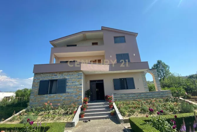 Shtepi ne shitje Shtepi Private ne Durres, 6+1, Mobilimi Pjeserisht e mobiluar, Pagesa 255,000  Euro.