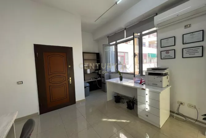 SHITET AMBIENT NE QENDER TE DURRESIT !