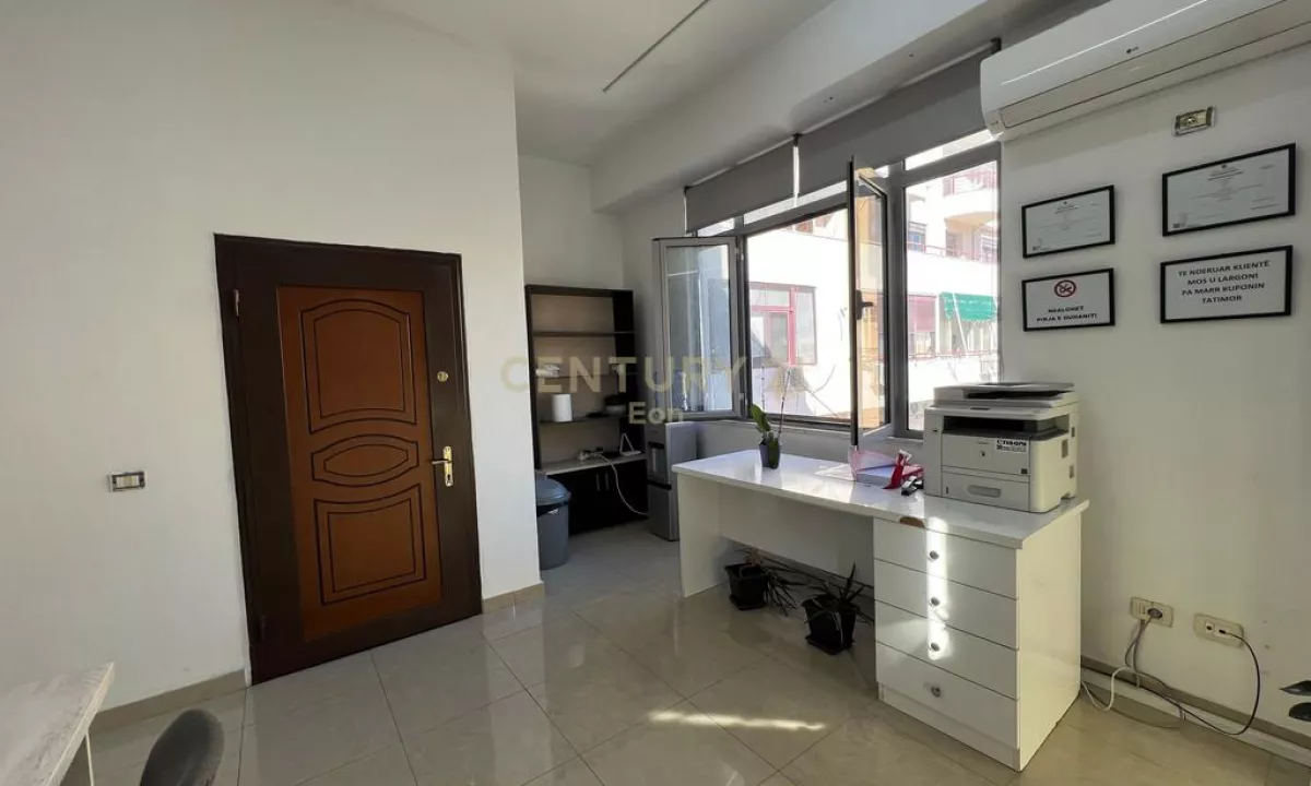 SHITET AMBIENT NE QENDER TE DURRESIT !