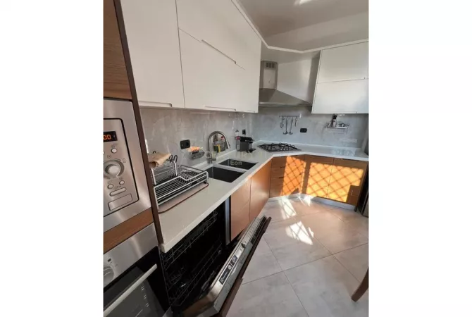 Shtepi ne shitje Shtepi Private ne Durres, 2+1, Mobilimi Pjeserisht e mobiluar, Pagesa 185,000  Euro.