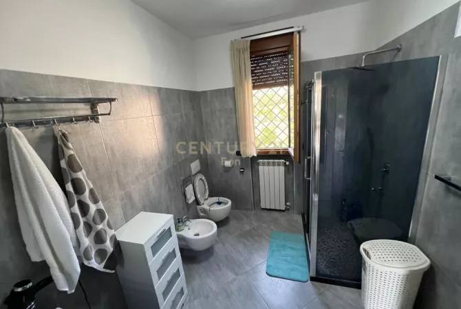 Shtepi ne shitje Shtepi Private ne Durres, 2+1, Mobilimi Pjeserisht e mobiluar, Pagesa 185,000  Euro.