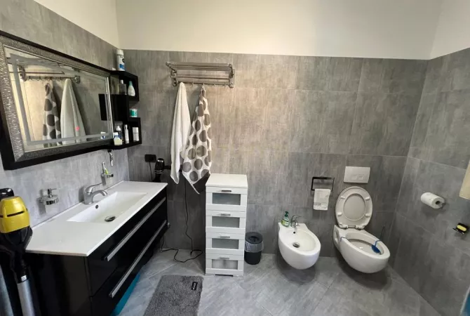 Shtepi ne shitje Shtepi Private ne Durres, 2+1, Mobilimi Pjeserisht e mobiluar, Pagesa 185,000  Euro.