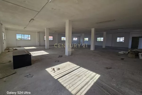 Magazine per Shitje ne Shkozet, 1332 m2 !