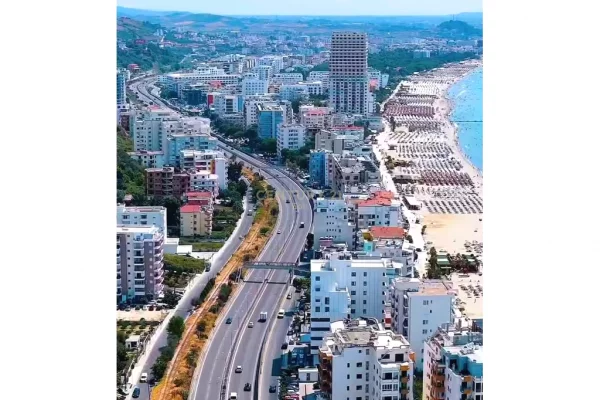 Ambiente Commerciale in Vendita 1+1 a Durazzo - 522,000 Euro