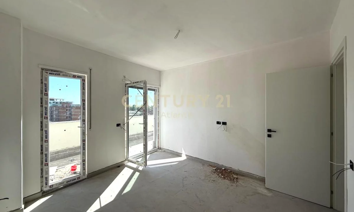 Shtepi ne shitje Apartament ne Durres, 2+1, Mobilimi Bosh, pa mobiluar, Pagesa 132,000  Euro.