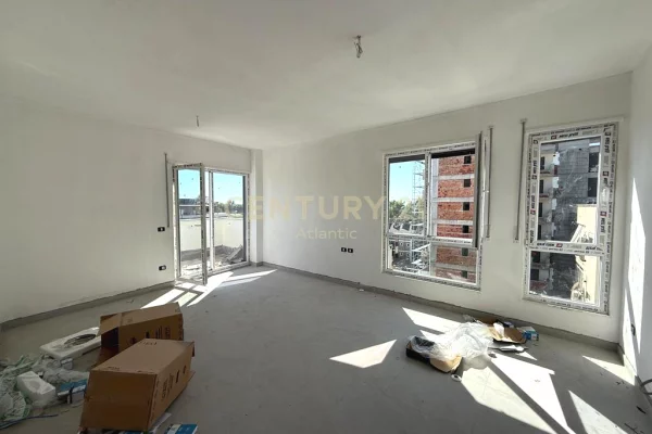 Shtepi ne shitje Apartament ne Durres, 2+1, Mobilimi Bosh, pa mobiluar, Pagesa 132,000  Euro.