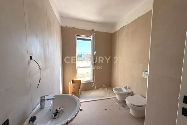 Shtepi ne shitje Apartament ne Durres, 2+1, Mobilimi Bosh, pa mobiluar, Pagesa 132,000  Euro.