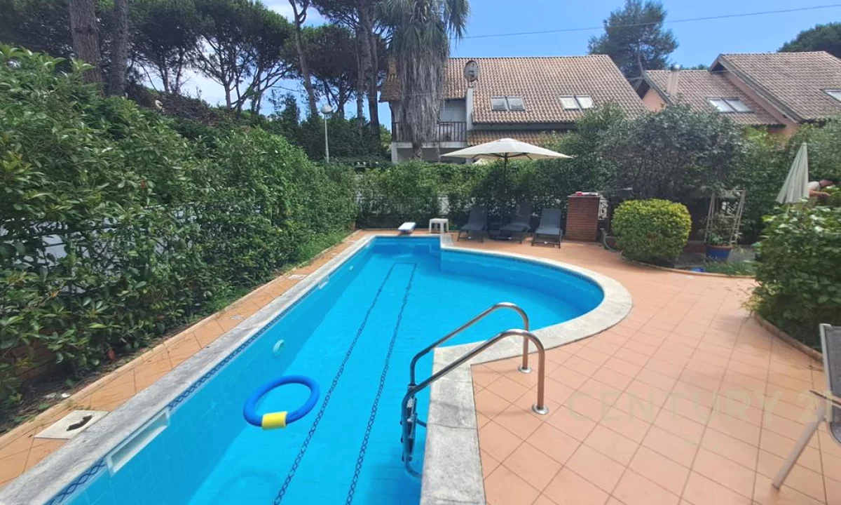 Shtepi ne shitje Vila Luksoze ne Durres, 3+1, Mobilimi E mobiluar, Pagesa 500,000  Euro.