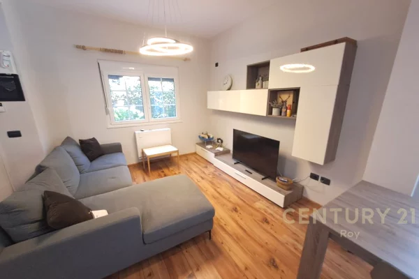 Shtepi ne shitje Vila Luksoze ne Durres, 3+1, Mobilimi E mobiluar, Pagesa 500,000  Euro.