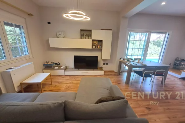 Shtepi ne shitje Vila Luksoze ne Durres, 3+1, Mobilimi E mobiluar, Pagesa 500,000  Euro.