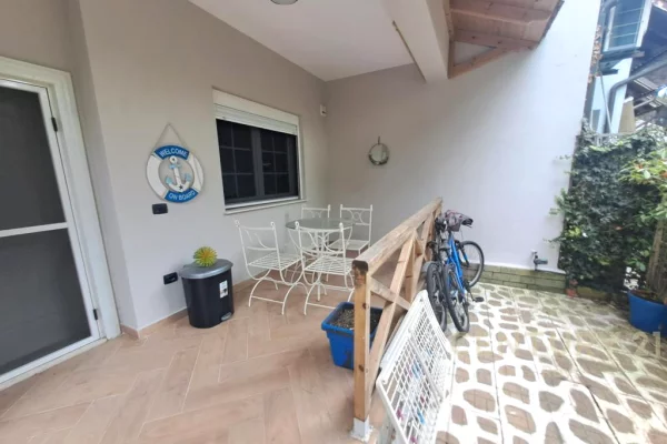 Shtepi ne shitje Vila Luksoze ne Durres, 3+1, Mobilimi E mobiluar, Pagesa 500,000  Euro.