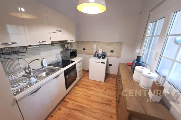 Shtepi ne shitje Vila Luksoze ne Durres, 3+1, Mobilimi E mobiluar, Pagesa 500,000  Euro.