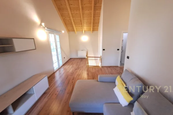 Shtepi ne shitje Vila Luksoze ne Durres, 3+1, Mobilimi E mobiluar, Pagesa 500,000  Euro.