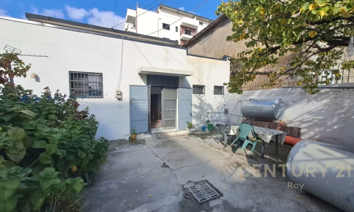 Shtepi ne shitje Shtepi Private ne Durres, 2+1, Mobilimi Pjeserisht e mobiluar, Pagesa 450,000  Euro.