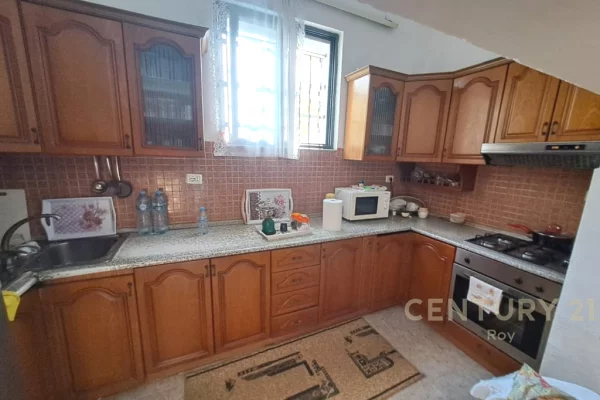 Shtepi ne shitje Shtepi Private ne Durres, 2+1, Mobilimi Pjeserisht e mobiluar, Pagesa 450,000  Euro.