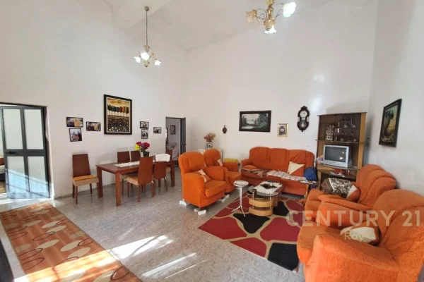 Shtepi ne shitje Shtepi Private ne Durres, 2+1, Mobilimi Pjeserisht e mobiluar, Pagesa 450,000  Euro.