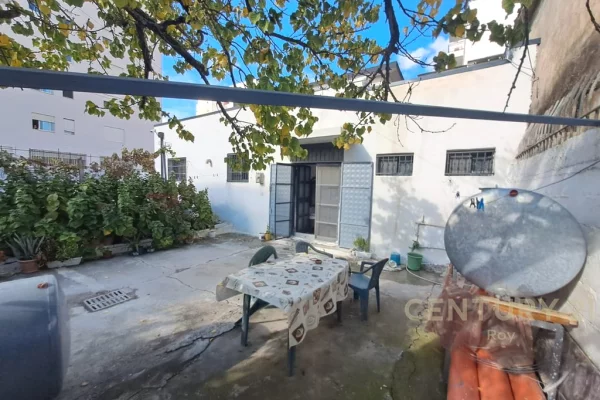 Shtepi ne shitje Shtepi Private ne Durres, 2+1, Mobilimi Pjeserisht e mobiluar, Pagesa 450,000  Euro.