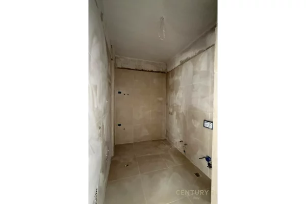 Shtepi ne shitje Apartament ne Durres, 2+1, Mobilimi Bosh, pa mobiluar, Pagesa 214,110  Euro.