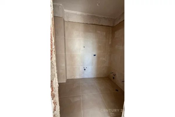 Shtepi ne shitje Apartament ne Durres, 2+1, Mobilimi Bosh, pa mobiluar, Pagesa 214,110  Euro.