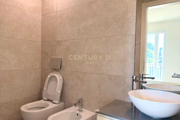 Shtepi ne shitje Apartament ne Durres, 2+1, Mobilimi E mobiluar, Pagesa 260,000  Euro.