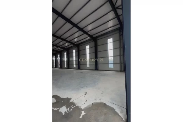 Ambient biznesi me qera 4+1 ne Durres - 2,500 Leke