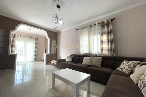 Shtepi ne shitje Shtepi Private ne Durres, 4+1, Mobilimi Pjeserisht e mobiluar, Pagesa 250,000  Euro.