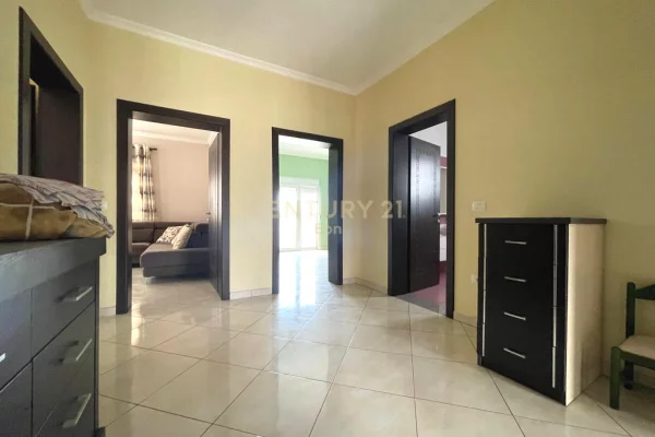 Shtepi ne shitje Shtepi Private ne Durres, 4+1, Mobilimi Pjeserisht e mobiluar, Pagesa 250,000  Euro.