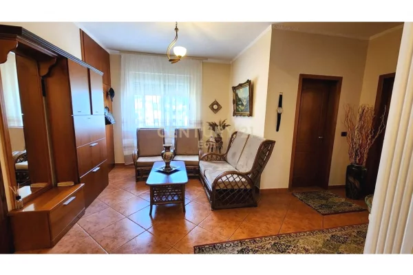 Shtepi ne shitje Apartament ne Durres, 3+1, Mobilimi E mobiluar, Pagesa 295,000  Euro.