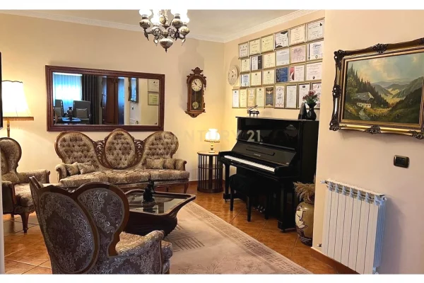 Shtepi ne shitje Apartament ne Durres, 3+1, Mobilimi E mobiluar, Pagesa 295,000  Euro.