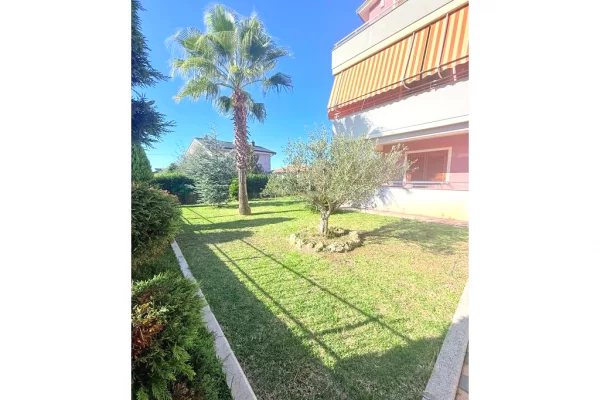 Shtepi ne shitje Shtepi Private ne Durres, 6+1, Mobilimi E mobiluar, Pagesa 200,000  Euro.