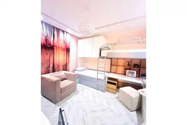 Shtepi ne shitje Shtepi Private ne Durres, 6+1, Mobilimi E mobiluar, Pagesa 200,000  Euro.