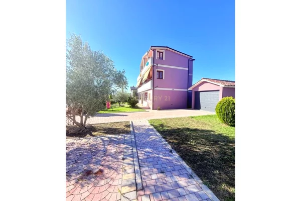 Shtepi ne shitje Shtepi Private ne Durres, 6+1, Mobilimi E mobiluar, Pagesa 200,000  Euro.