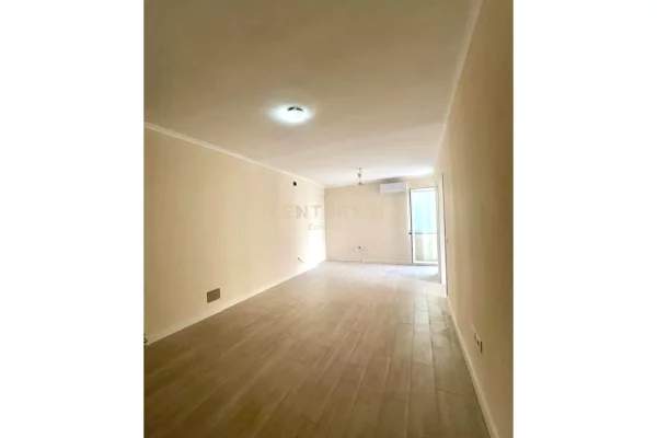 Shtepi ne shitje Apartament ne Durres, 1+1, Mobilimi Bosh, pa mobiluar, Pagesa 175,000  Euro.