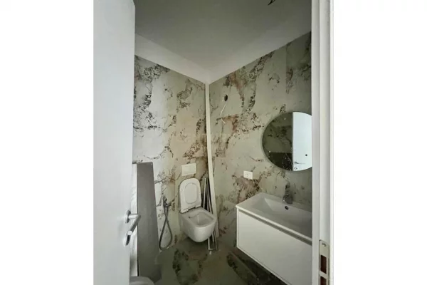 Shtepi ne shitje Apartament ne Durres, 1+1, Mobilimi Bosh, pa mobiluar, Pagesa 175,000  Euro.