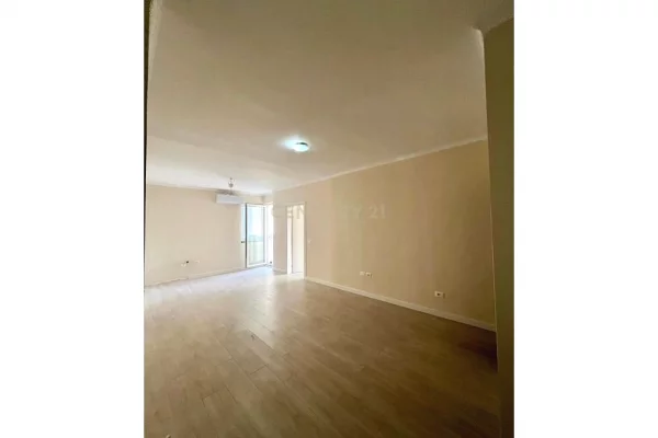 Shtepi ne shitje Apartament ne Durres, 1+1, Mobilimi Bosh, pa mobiluar, Pagesa 175,000  Euro.
