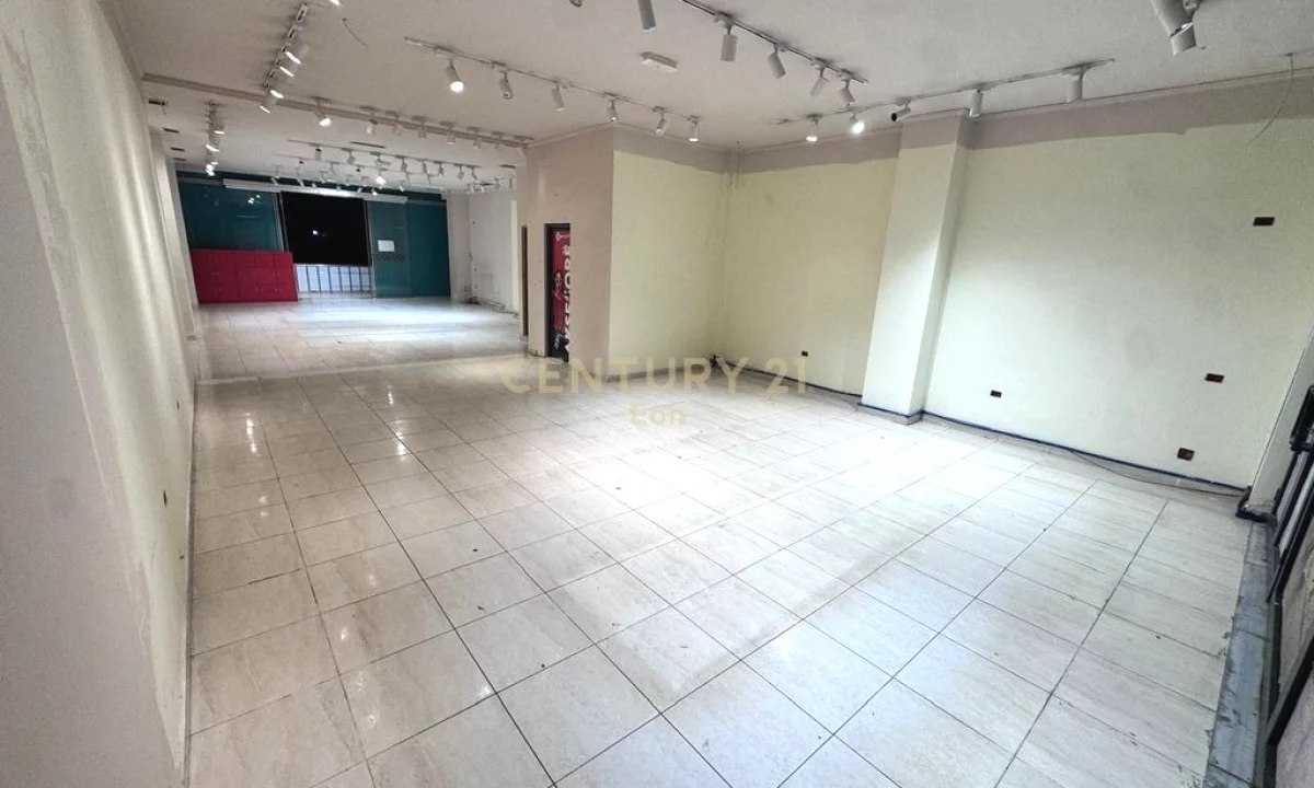 SHITET AMBJENT BIZNESI VIJE E PARE ME RRUGEN NE PLAZH HEKURUDHA !