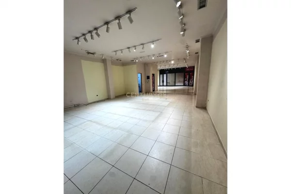 Ambiente Commerciale in Vendita 1+1 a Durazzo - 325,000 Euro