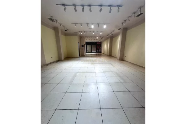 SHITET AMBJENT BIZNESI VIJE E PARE ME RRUGEN NE PLAZH HEKURUDHA !